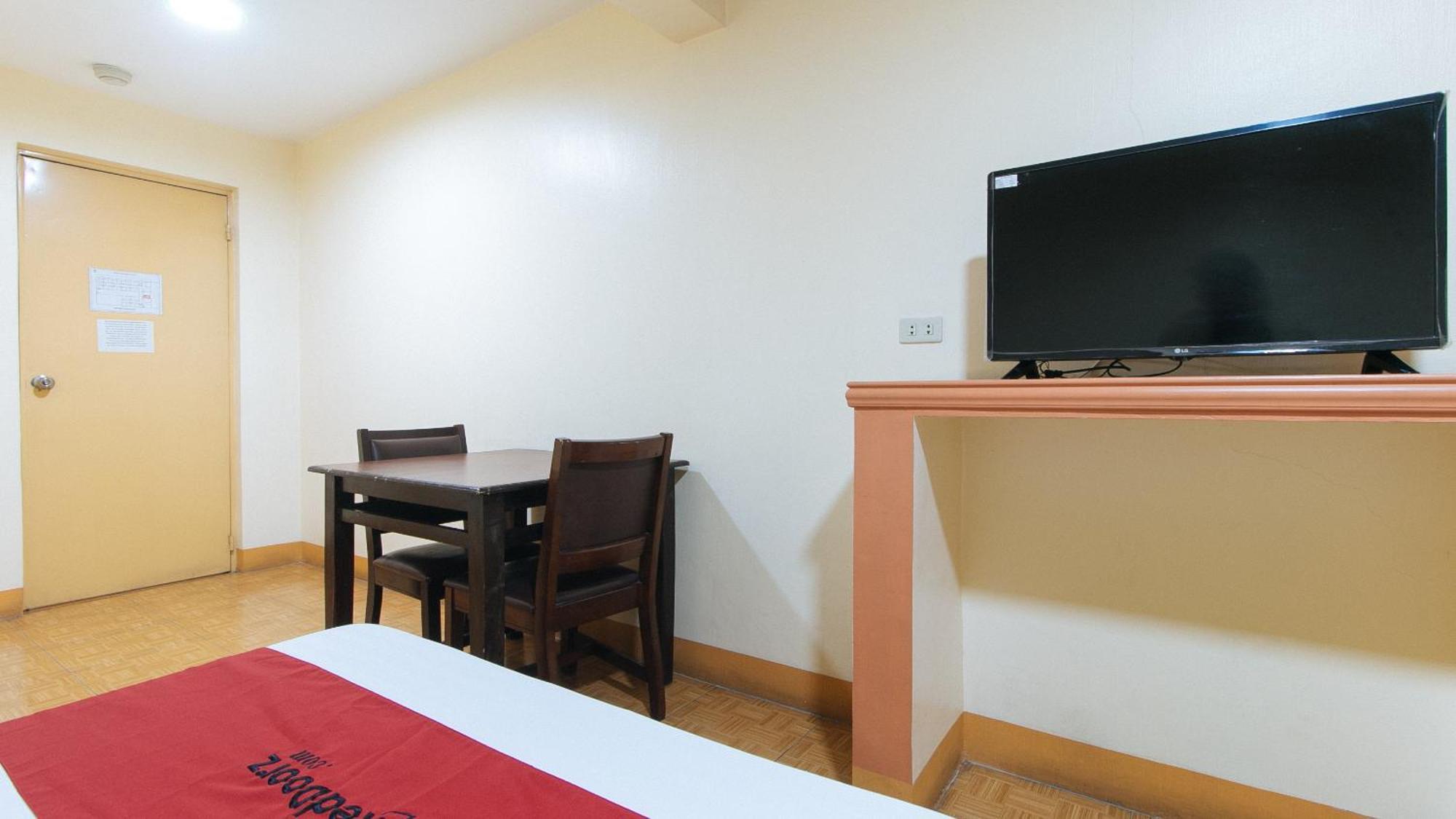 Reddoorz @ Golden Victory Hotel Mabalacat Pampanga Екстер'єр фото
